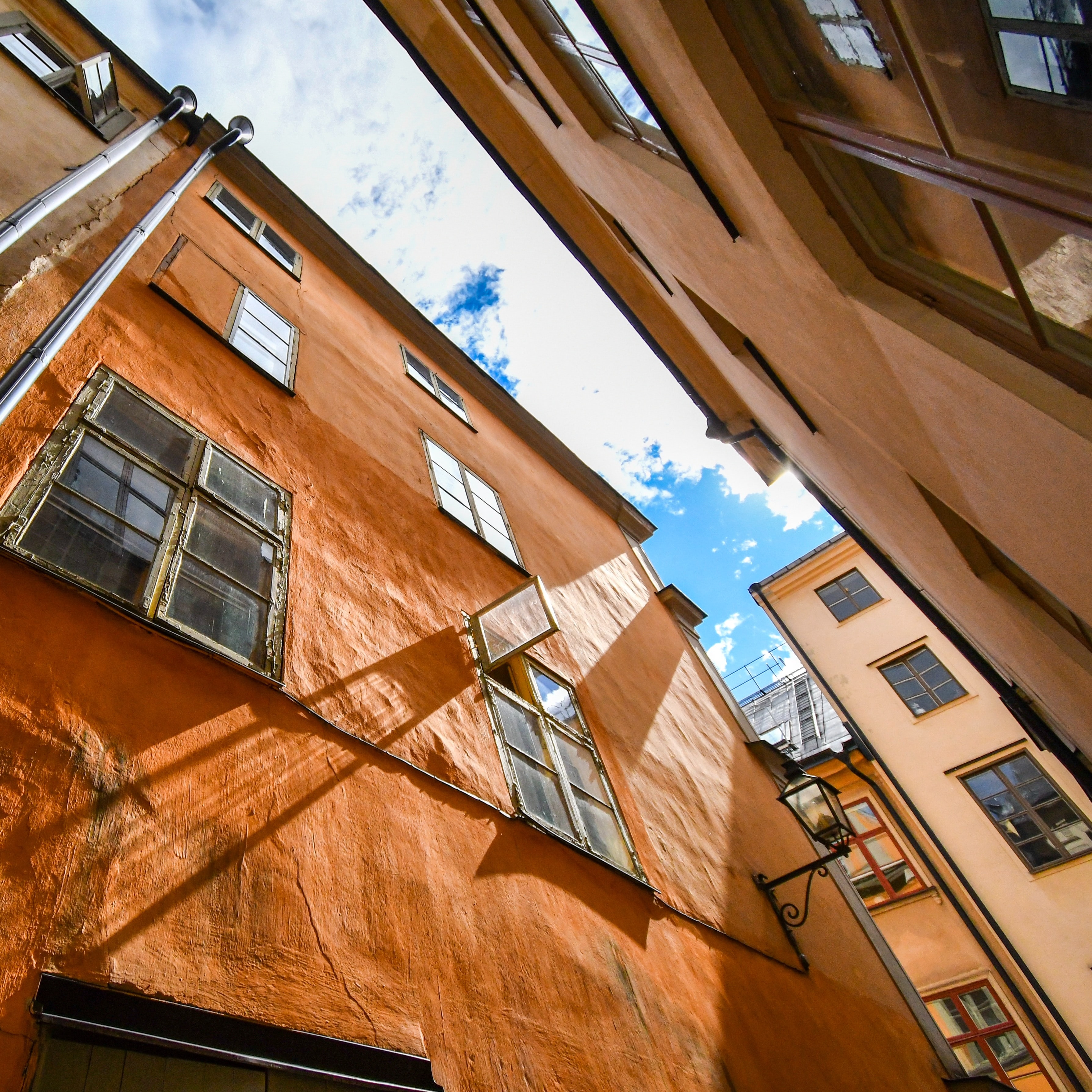 Byggnader i Gamla stan, Stockholm ur ett grodperspektiv.